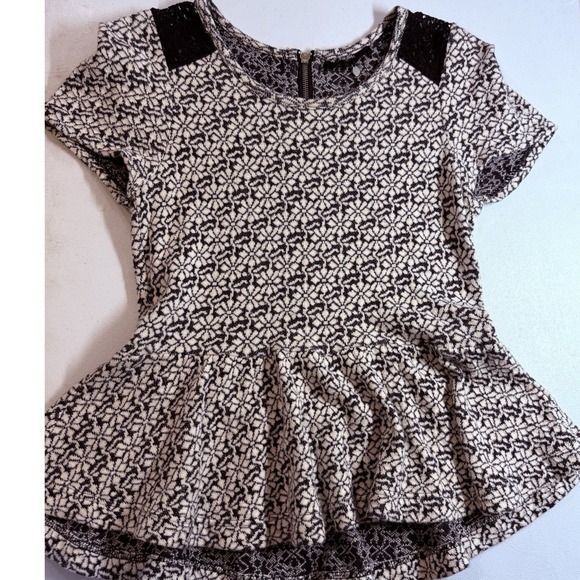 Knitted & Knotted Tops - Anthropologie Knitted Knotted Lace Peplum-Size Medium Top